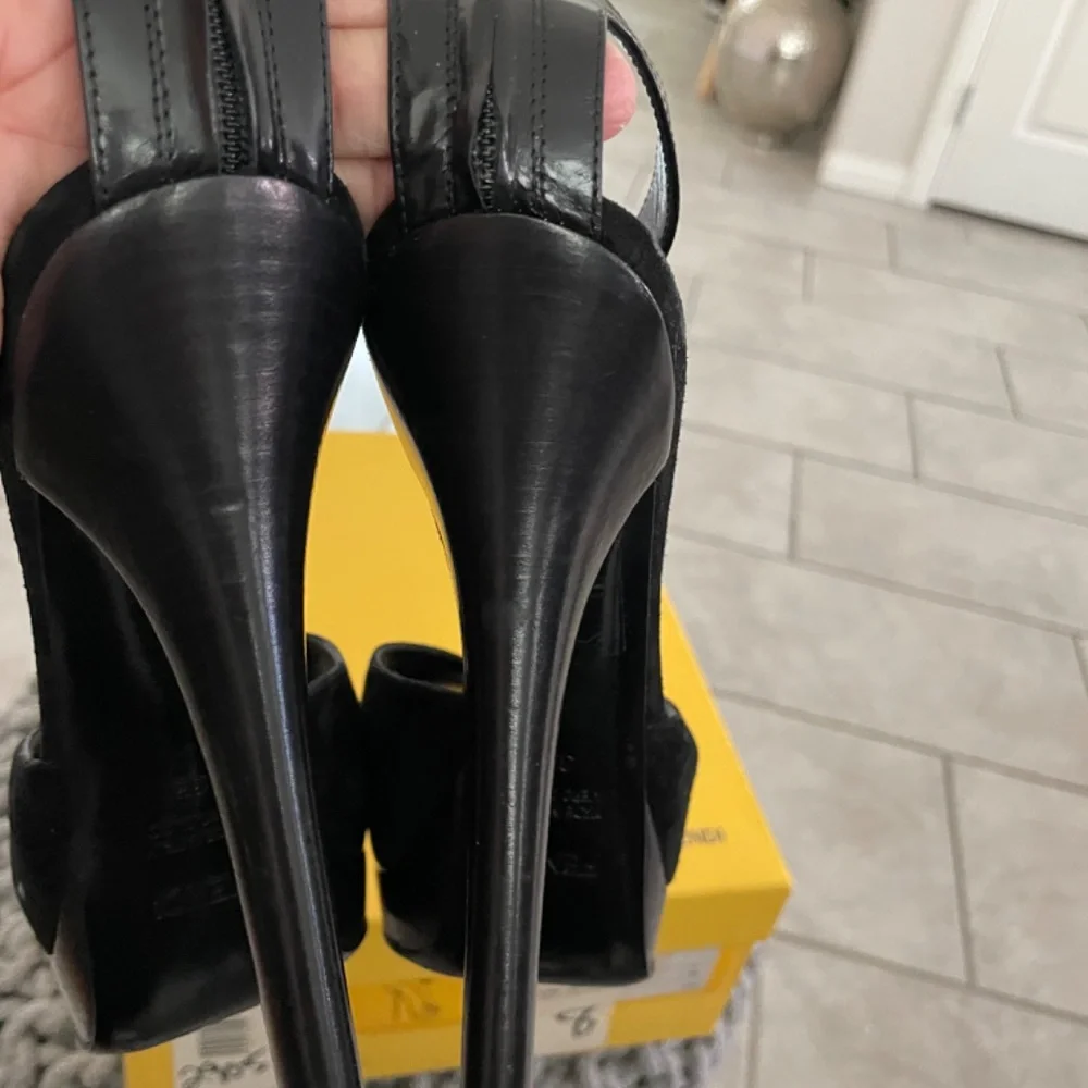 FENDI T STRAP Black Suede Leather Spuntata Peep Toe 5” Heels Size38